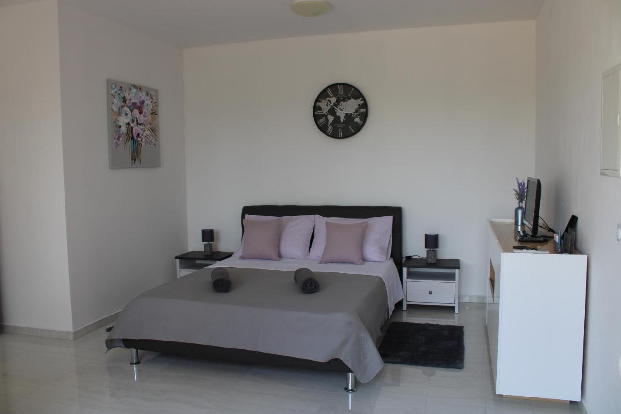 Apartmani Toni Drnis Exterior photo